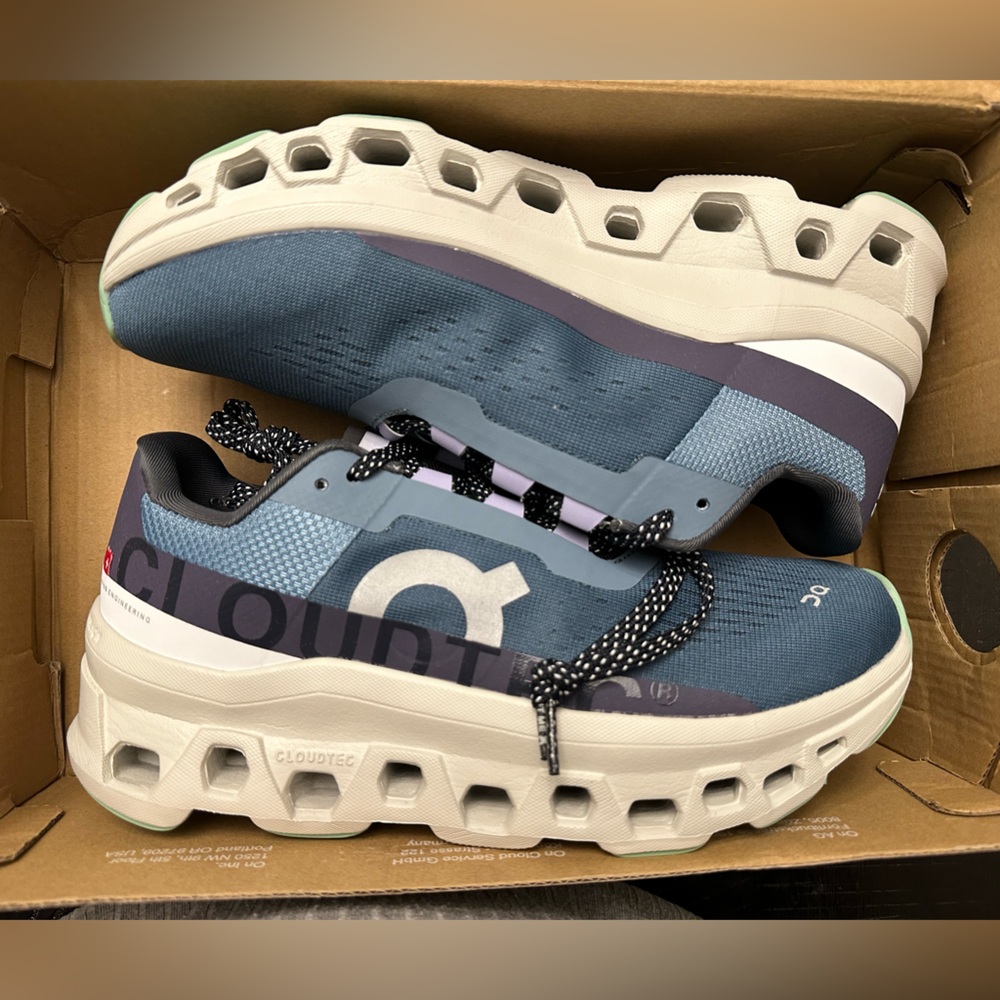 Cloudmonster Woman Size 5.5 blue and grey